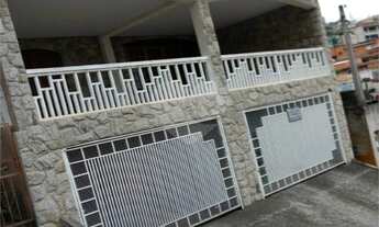 Imagem 2: 4 dormitórios, 1 suítes, 3 banheiro, 2 vagas na garagem, 250M² de Área Construída