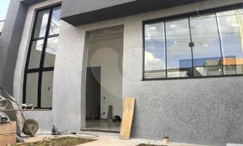 Imagem: 3 dormitórios, 2 banheiro, 1 vaga na garagem