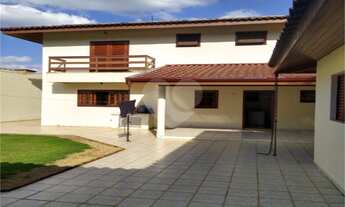 Imagem 4: 6 dormitórios, 3 suíte, 5 banheiro, 4 vagas na garagem, 342M² de Área Construída