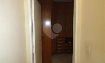 Imagem 5: 2 dormitórios, 2 banheiro, 6 vagas na garagem, 160M² de Área Construída, 250M² de Área Tot