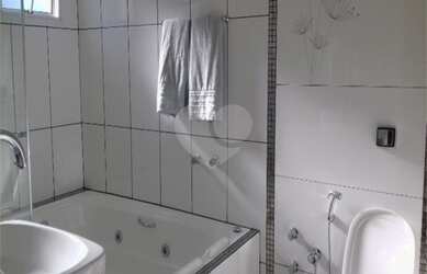 Imagem 7: 3 dormitórios, 1 suítes, 4 banheiro, 4 vagas na garagem, 290M² de Área Construída