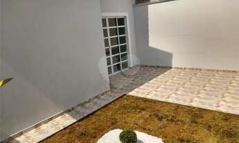 Imagem 2: 3 dormitórios, 1 suítes, 1 banheiros, 2 vagas na garagem, 85M² de Área Construída