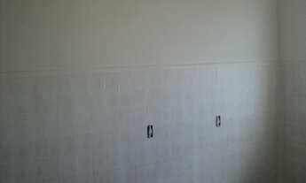 Imagem 2: Sala comercial (segundo andar) contendo pequena copa (com encanamento pronto para colocar