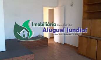 Imagem 2: Casa de 300m² no piso superior com 3 dormitórios, sendo 1 suíte e 1 banheiro. Sala de esta