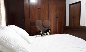 Imagem 3: 3 dormitórios, 1 suítes, 2 banheiro, 4 vagas na garagem, 244M² de Área Construída