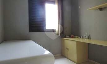 Imagem 4: 3 dormitórios, 1 suítes, 1 banheiros, 1 vaga na garagem, 830M² de Área Construída