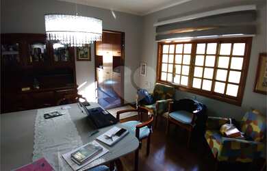 Imagem 3: 4 dormitórios, 1 suítes, 4 banheiro, 4 vagas na garagem, 246M² de Área Construída