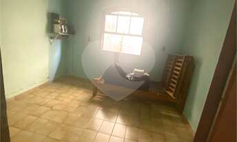 Imagem 4: 3 dormitórios, 2 banheiro, 4 vagas na garagem, 205M² de Área Construída, 250M² de Área Tot