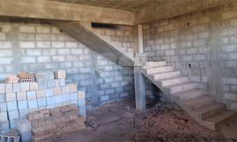 Imagem 2: 3 dormitórios, 1 suítes, 3 banheiro, 3 vagas na garagem, 231M² de Área Construída