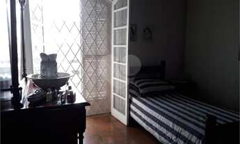 Imagem 5: 3 dormitórios, 1 suítes, 2 banheiro, 4 vagas na garagem, 244M² de Área Construída