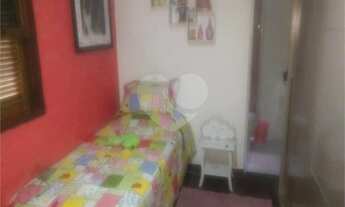 Imagem 5: 4 dormitórios, 1 suítes, 3 banheiro, 2 vagas na garagem, 250M² de Área Construída