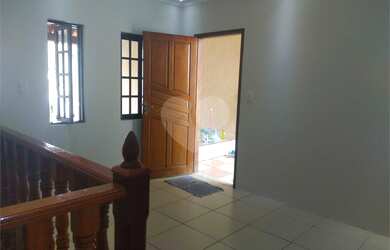 Imagem 2: 3 dormitórios, 2 banheiro, 2 vagas na garagem, 194M² de Área Construída, 194M² de Área Tot