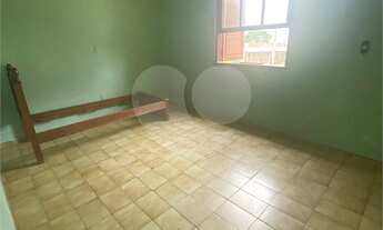 Imagem 2: 3 dormitórios, 2 banheiro, 4 vagas na garagem, 205M² de Área Construída, 250M² de Área Tot