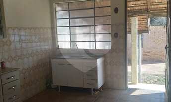 Imagem 4: 3 dormitórios, 1 banheiros, 4 vagas na garagem, 109M² de Área Construída, 640M² de Área To