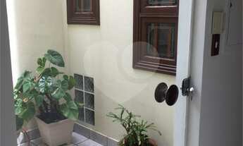 Imagem 7: 4 dormitórios, 2 suíte, 2 banheiro, 5 vagas na garagem, 200M² de Área Construída