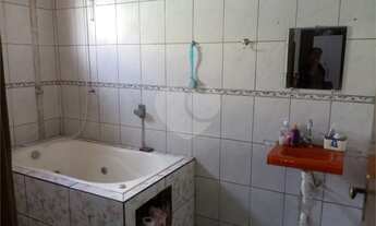 Imagem 6: 7 dormitórios, 2 suíte, 5 banheiro, 6 vagas na garagem, 250M² de Área Construída