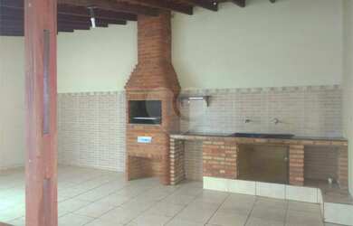 Imagem 6: 3 dormitórios, 2 banheiro, 2 vagas na garagem, 194M² de Área Construída, 194M² de Área Tot