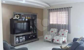 Imagem: 3 dormitórios, 1 suítes, 2 banheiro, 2