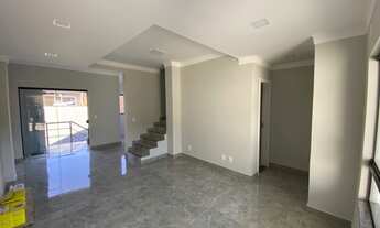 Imagem 3: Sobrado com suíte e dois quarto no centro