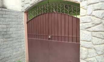 Imagem 2: 4 dormitórios, 1 suítes, 2 banheiro, 4 vagas na garagem