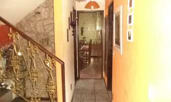 Imagem 6: 4 dormitórios, 1 suítes, 2 banheiro, 4 vagas na garagem