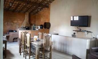 Imagem 2: 3 dormitórios, 1 suítes, 2 banheiro, 2 vagas na garagem