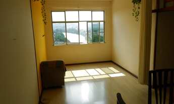 Imagem: 3 dormitórios, 2 banheiro, 1 vaga na garagem