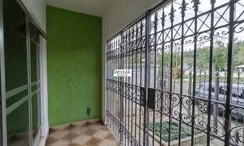 Imagem 2: 4 dormitórios, 2 banheiro, 1 vaga na garagem