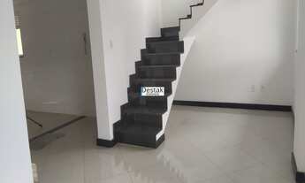 Imagem 2: 3 dormitórios, 1 suítes, 2 vagas na garagem, 243M² de Área Construída, 141M² de Área Total