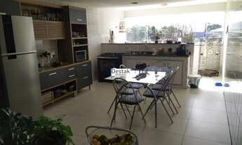 Imagem: 3 dormitórios, 3 banheiro, 2 vagas na garagem