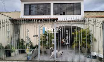 Imagem: 4 dormitórios, 2 banheiro, 2 vagas na garagem