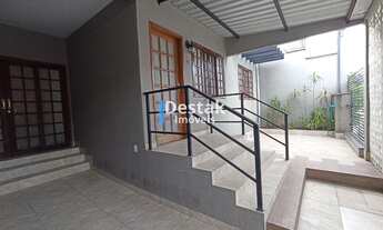 Imagem: 3 dormitórios, 2 banheiro, 1 vaga na garagem