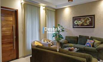 Imagem 2: 4 dormitórios, 2 suíte, 3 banheiro, 3 vagas na garagem, 235M² de Área Construída