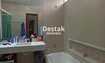 Imagem 2: 3 dormitórios, 228M² de Área Construída