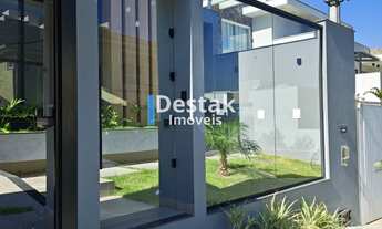 Imagem 2: 3 dormitórios, 2 suíte, 4 banheiro, 2 vagas na garagem, 216M² de Área Construída