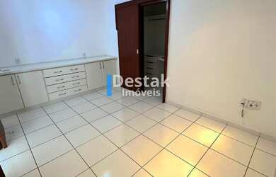 Imagem 5: 3 dormitórios, 1 suítes, 2 banheiro, 2 vagas na garagem, 173M² de Área Construída