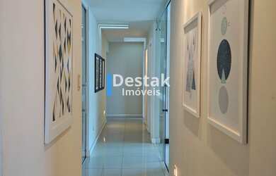 Imagem 3: 3 dormitórios, 3 suíte, 4 banheiro, 5 vagas na garagem, 488M² de Área Construída