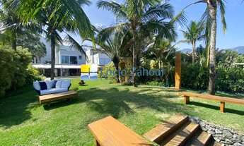 Imagem 2: Casa frente ao mar em condomínio à venda em Maresias com 5 suítes