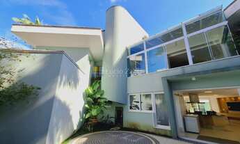 Imagem 6: Casa de Altíssimo Padrão em Juquehy a 200m da Praia, com Localização Nobre