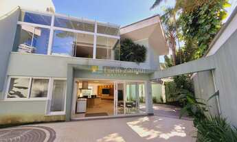 Imagem 3: Casa de Altíssimo Padrão em Juquehy a 200m da Praia, com Localização Nobre