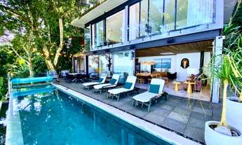 Imagem 3: Casa Cinematográfica com Vista para as Ilhas Frente ao Mar na Praia Preta