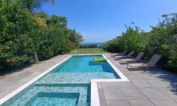 Imagem: Casa frente ao amr em condomínio para locação