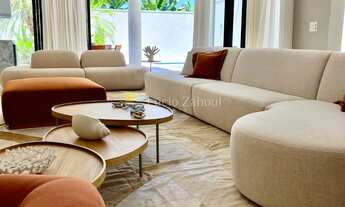 Imagem 2: Casa Cinematográfica no Canto Nobre de Juquehy a Venda a 80 Metros do Mar