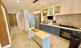 Imagem 2: 5 dormitórios, 5 suíte, 3 vagas na garagem, 220M² de Área Construída, 300M² de Área Total