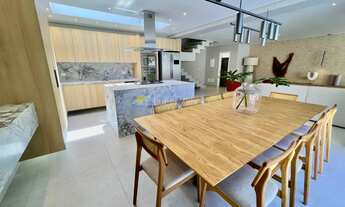 Imagem 7: Casa Cinematográfica no Canto Nobre de Juquehy a Venda a 80 Metros do Mar