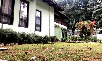 Imagem 5: Sabe aquelas casas grandes que nos remetem a uma memória boa?Essa residência é assim ampl