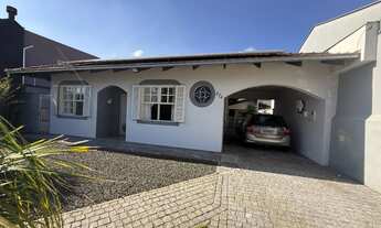 Imagem 2: Casa averbada no Saguaçu, plana,com edícula e piscina, venha conhecer e se encantar