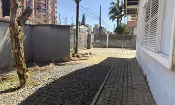 Imagem 4: Casa com terreno amplo no Bairro América, oportunidade de investimento garantido