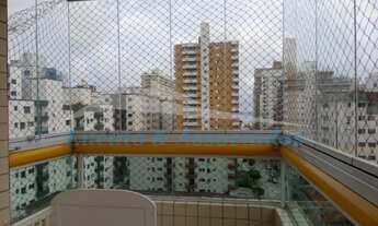 Imagem 7: Apartamento na Ocian, 02 dormitórios sendo 01 suíte, sala com sacada envidraçada, cozinha