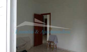 Imagem 6: Apartamento na Ocian, 02 dormitórios sendo 01 suíte, sala com sacada envidraçada, cozinha